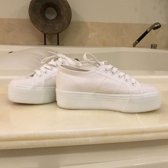 White women’s platform sneakers - Picture 4 of 5